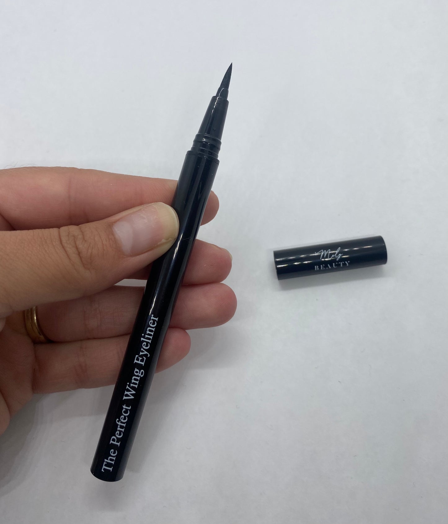 Perfect wing eyeliner
