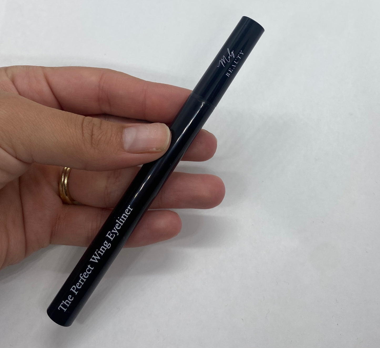 Perfect wing eyeliner